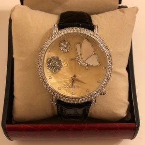 BRAND NEW WATCH WITH GENUINE LEATHER STRAP